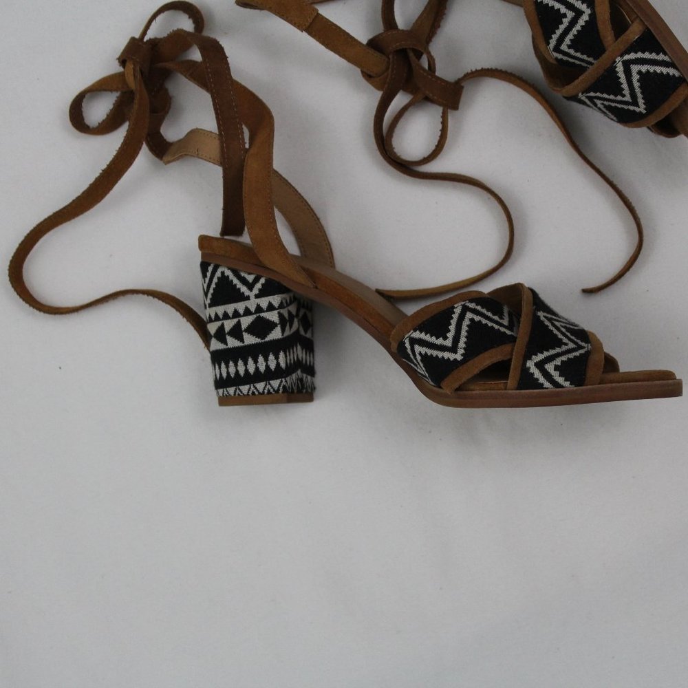 Bettye Muller Tan & Black Tie Up Sandals Shoes - Picture 2 of 16